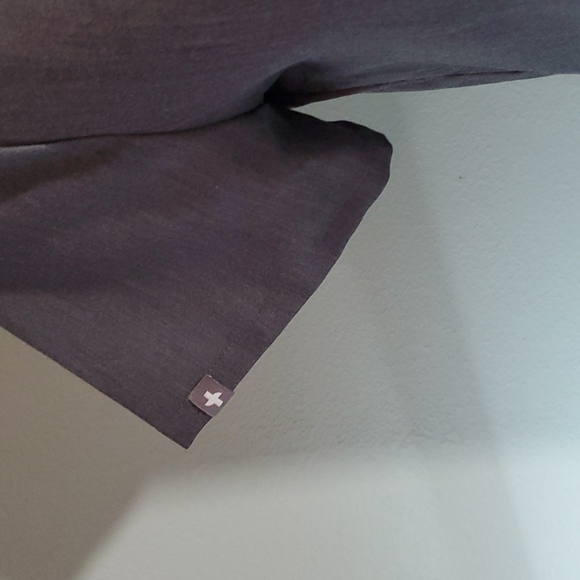 FIGS Technical Collection Grey Scrub Top Tunic. Sz XS. - Picture 6 of 11